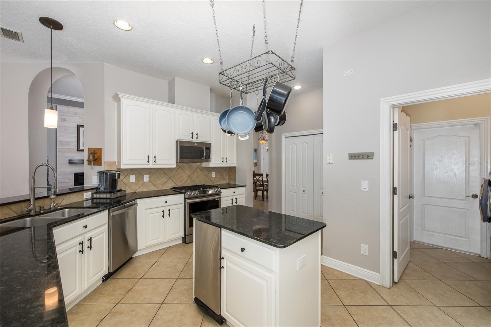 Image 20 of 100 For 10653 Garda Drive