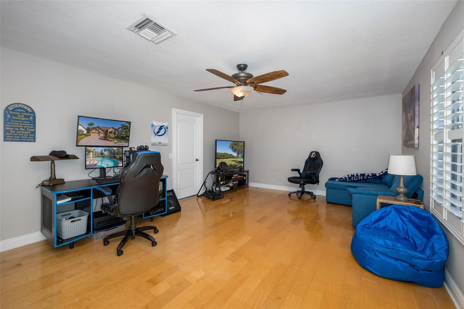 Image 39 of 100 For 10653 Garda Drive