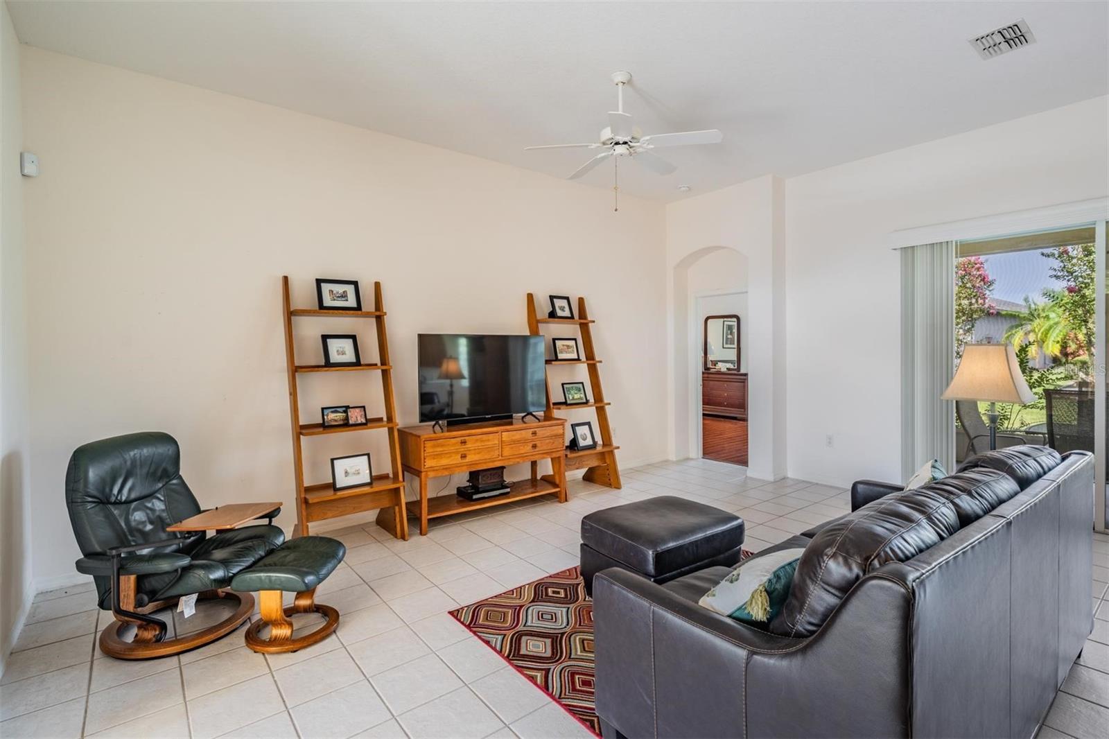 Image 4 of 46 For 1612 Lakestone Drive