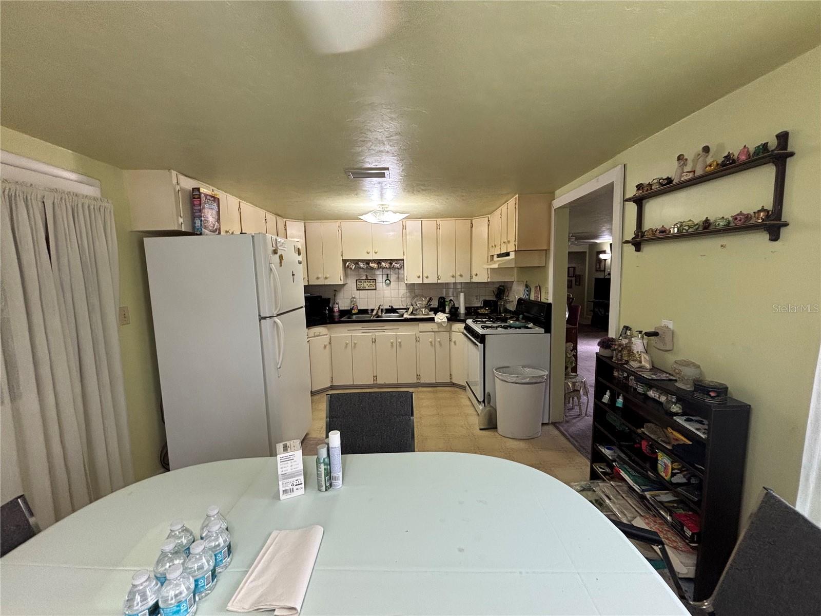 Listing photo id 8 for 5471 Mimosa Lane