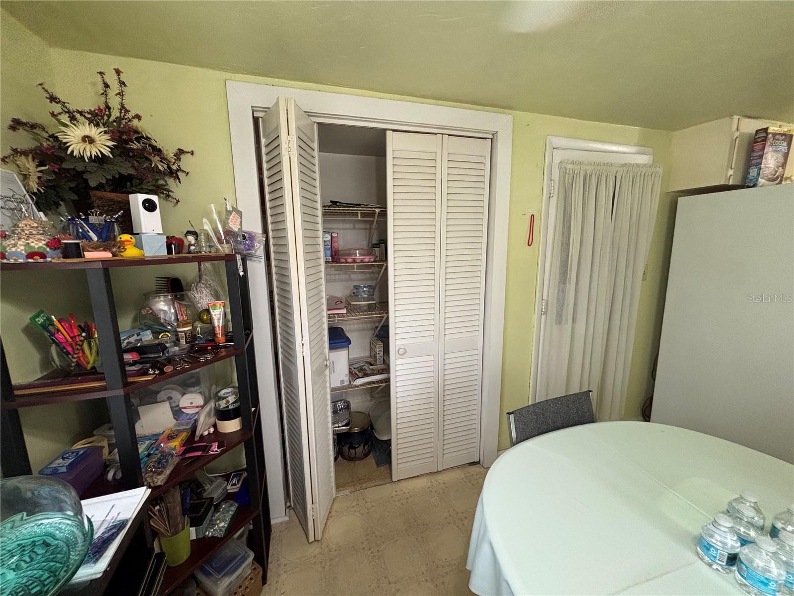 Listing photo id 9 for 5471 Mimosa Lane