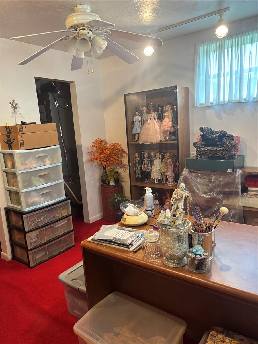 Listing photo id 13 for 5471 Mimosa Lane