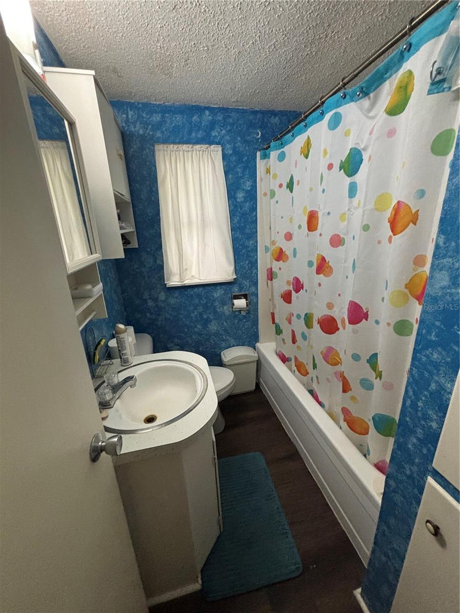 Listing photo id 19 for 5471 Mimosa Lane