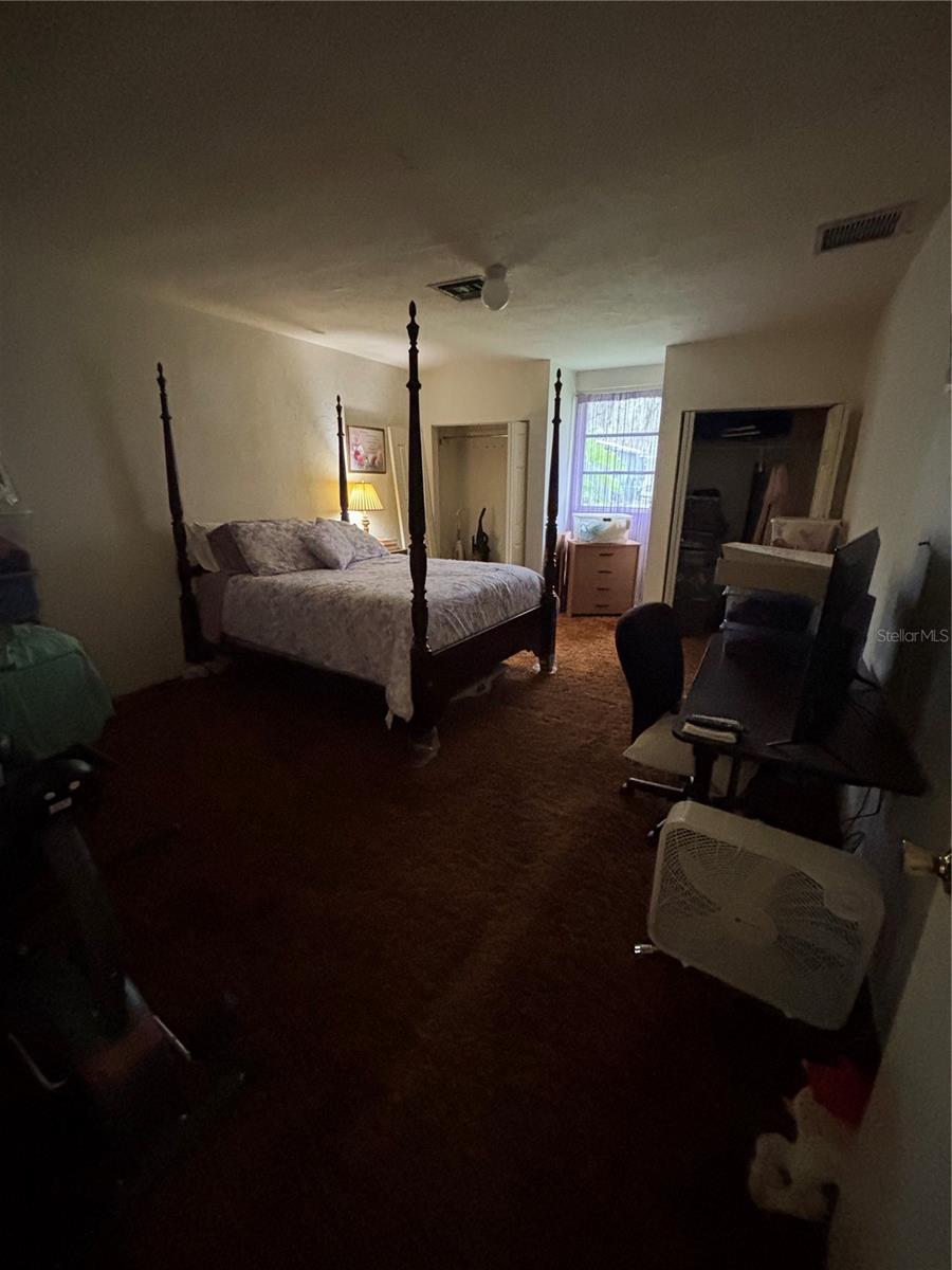 Listing photo id 21 for 5471 Mimosa Lane