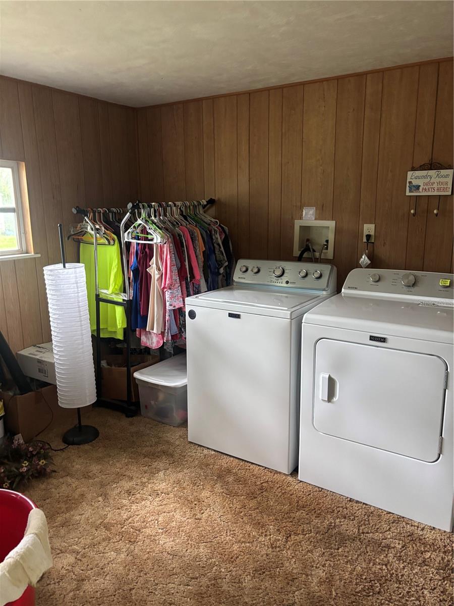 Listing photo id 25 for 5471 Mimosa Lane