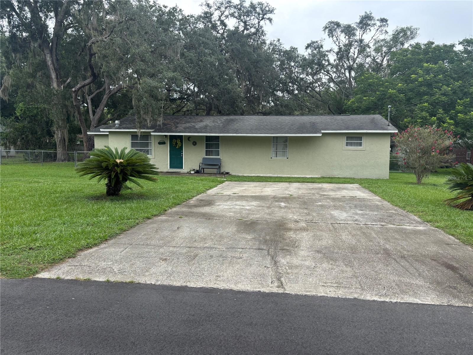 Listing photo id 1 for 5471 Mimosa Lane