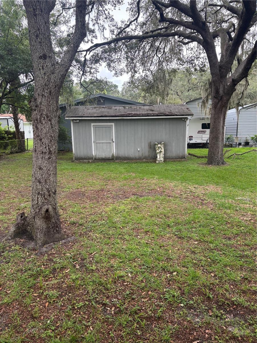 Listing photo id 28 for 5471 Mimosa Lane