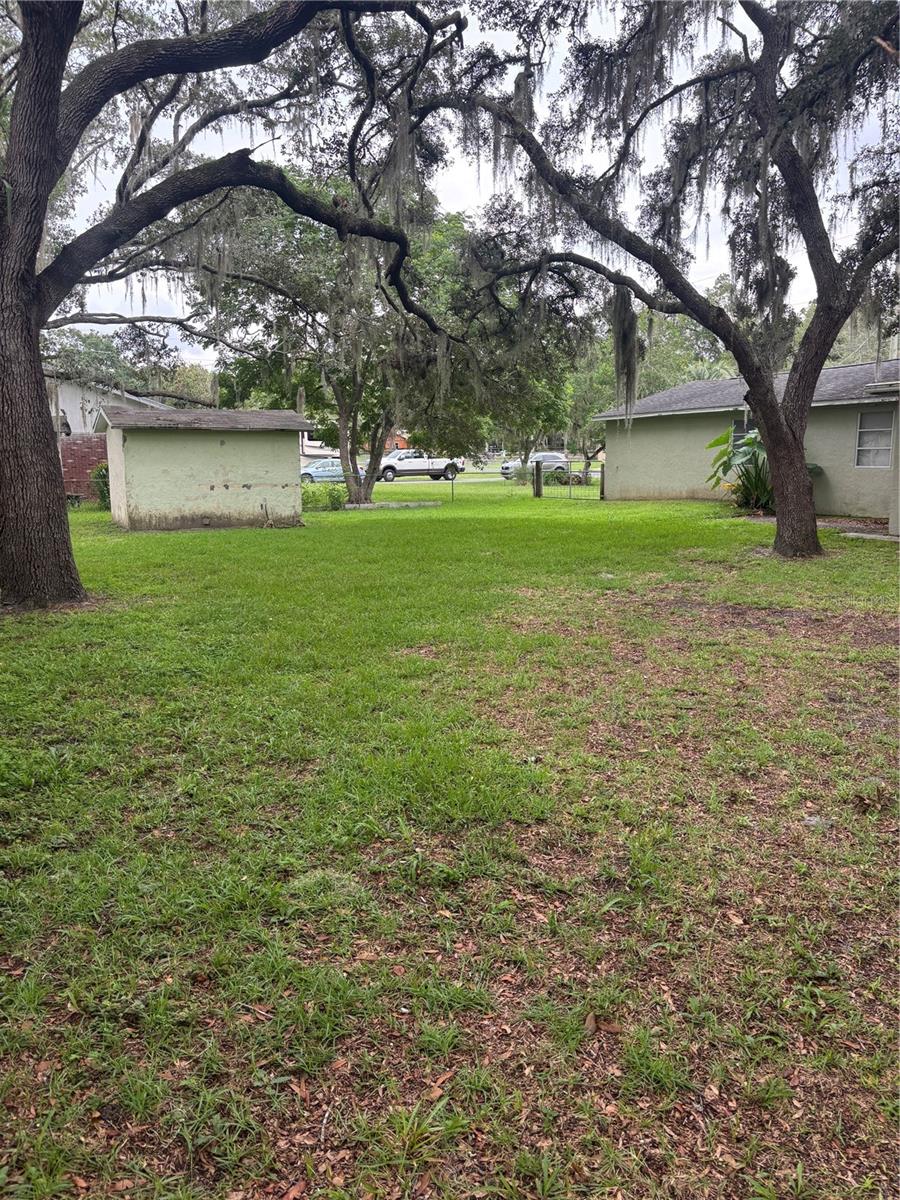 Listing photo id 29 for 5471 Mimosa Lane