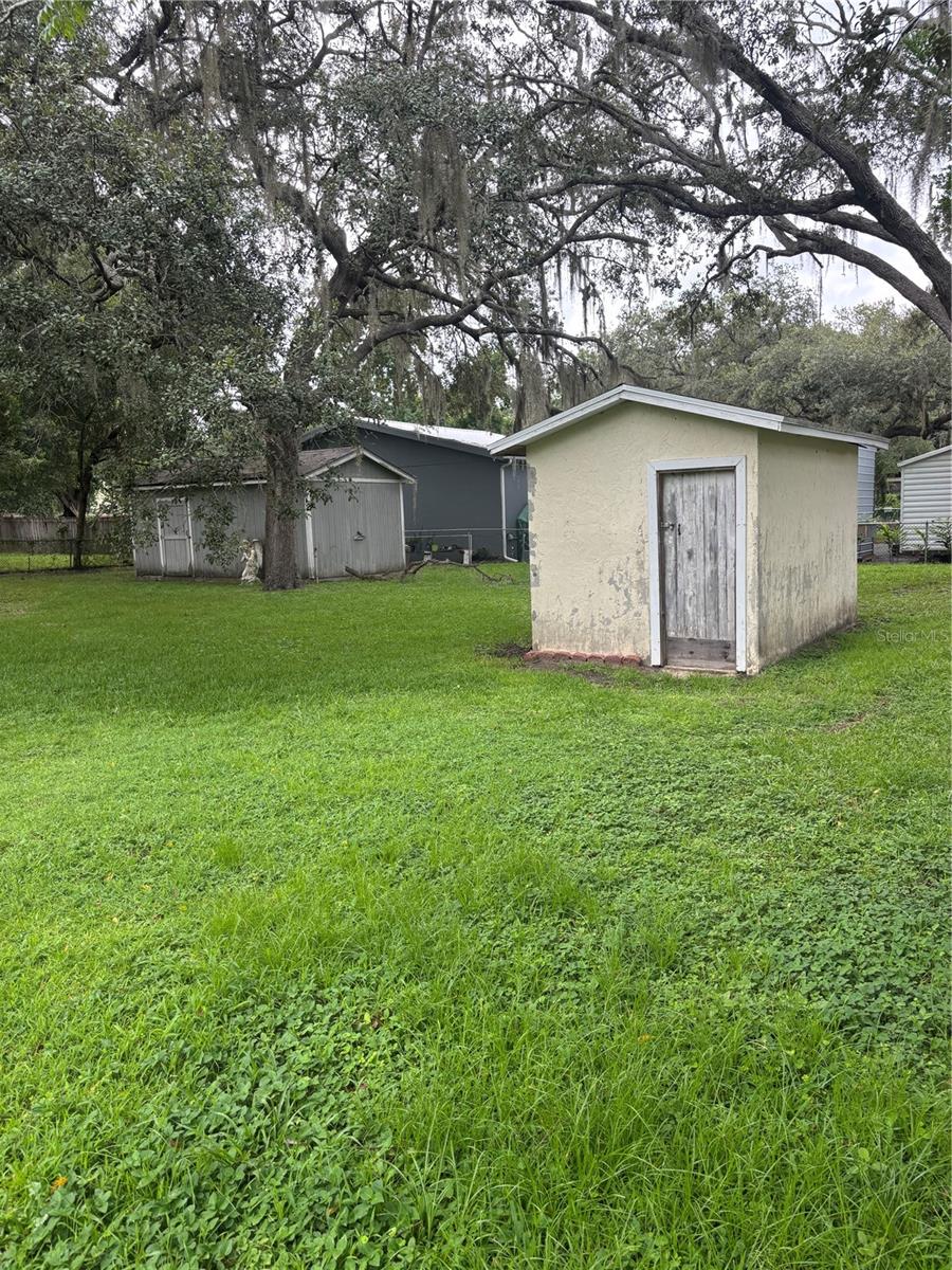 Listing photo id 32 for 5471 Mimosa Lane
