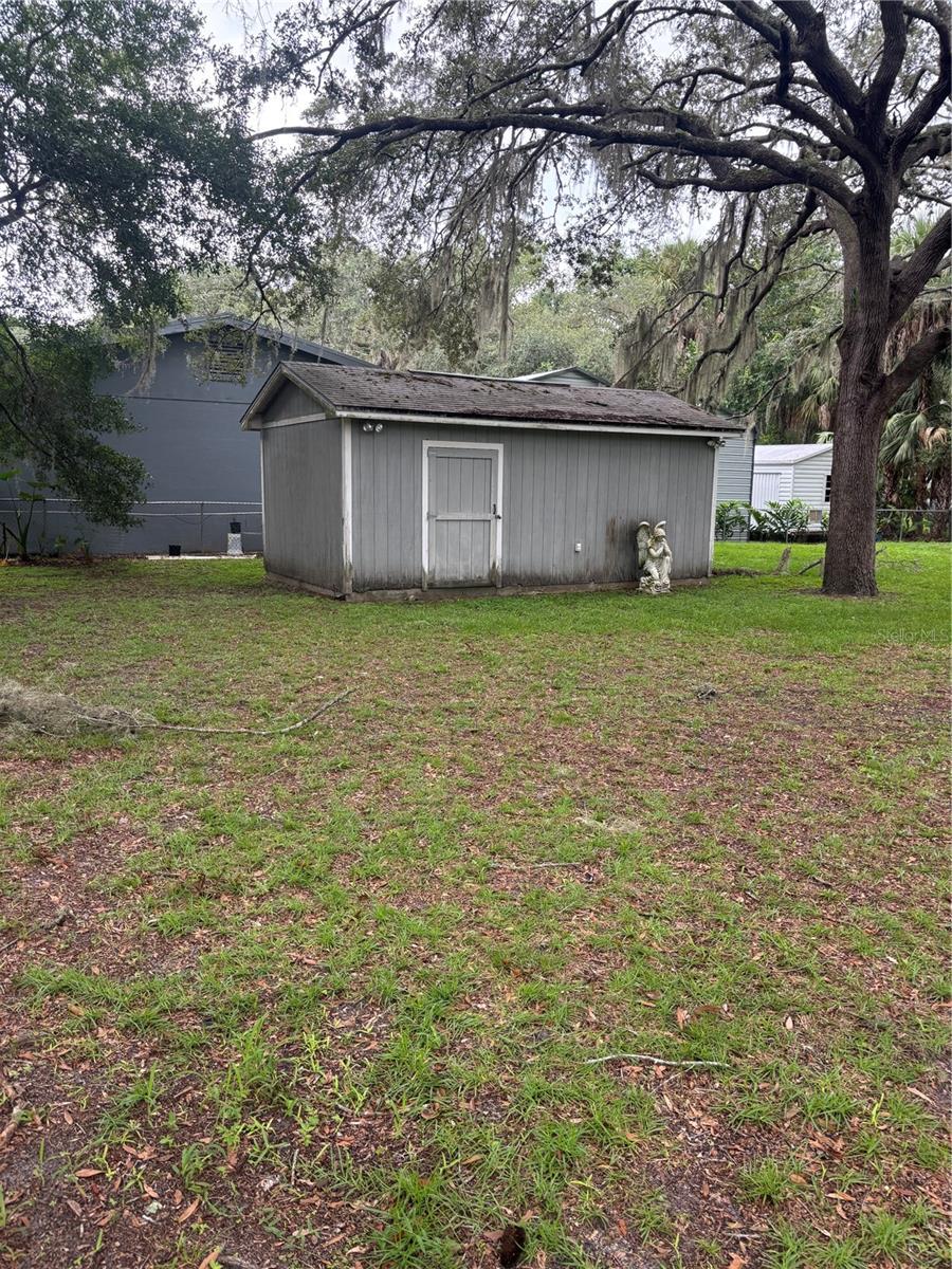 Listing photo id 33 for 5471 Mimosa Lane