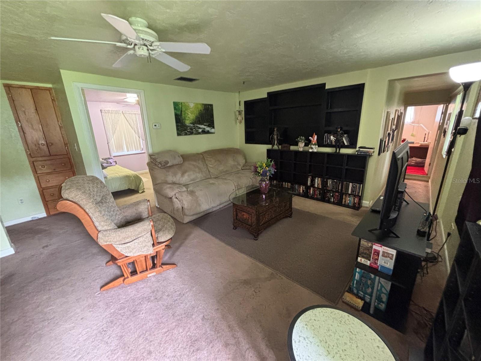 Listing photo id 2 for 5471 Mimosa Lane