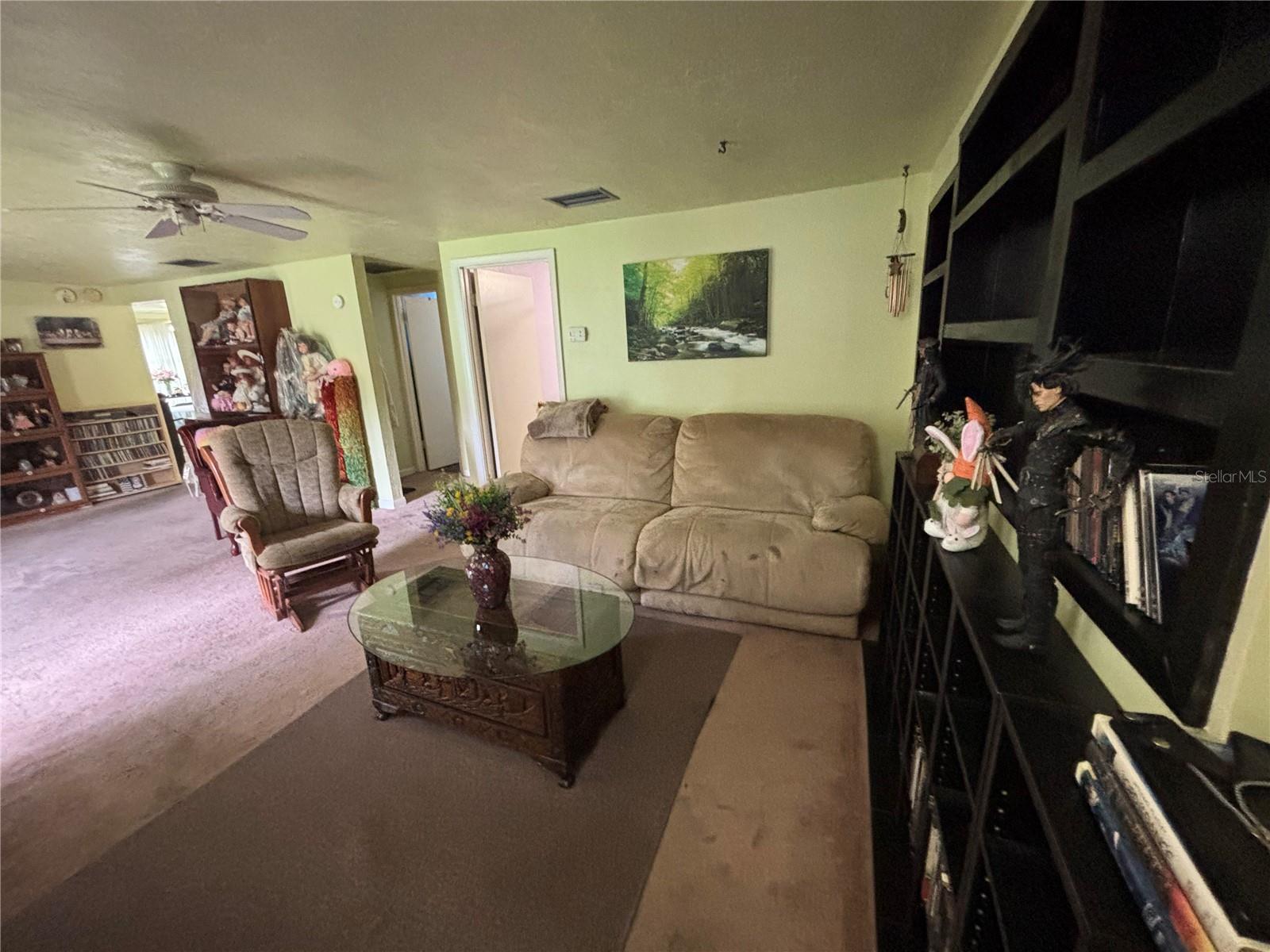 Listing photo id 3 for 5471 Mimosa Lane