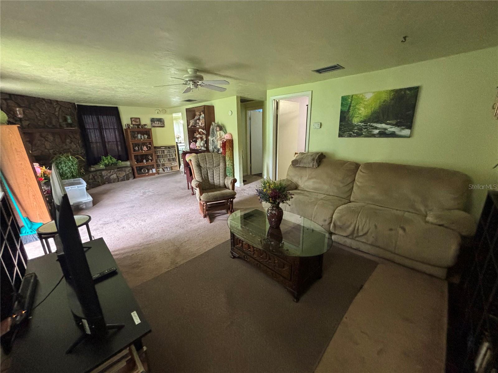Listing photo id 4 for 5471 Mimosa Lane