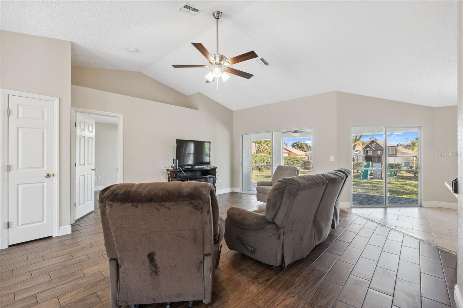 Listing photo id 48 for 3470 Cedar Crest Loop