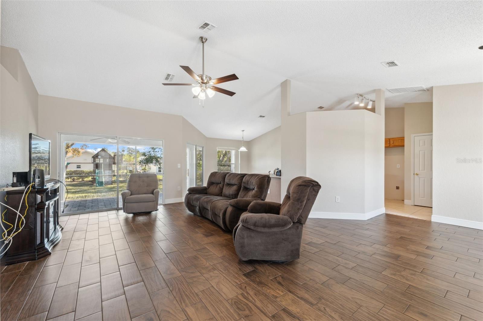 Listing photo id 49 for 3470 Cedar Crest Loop