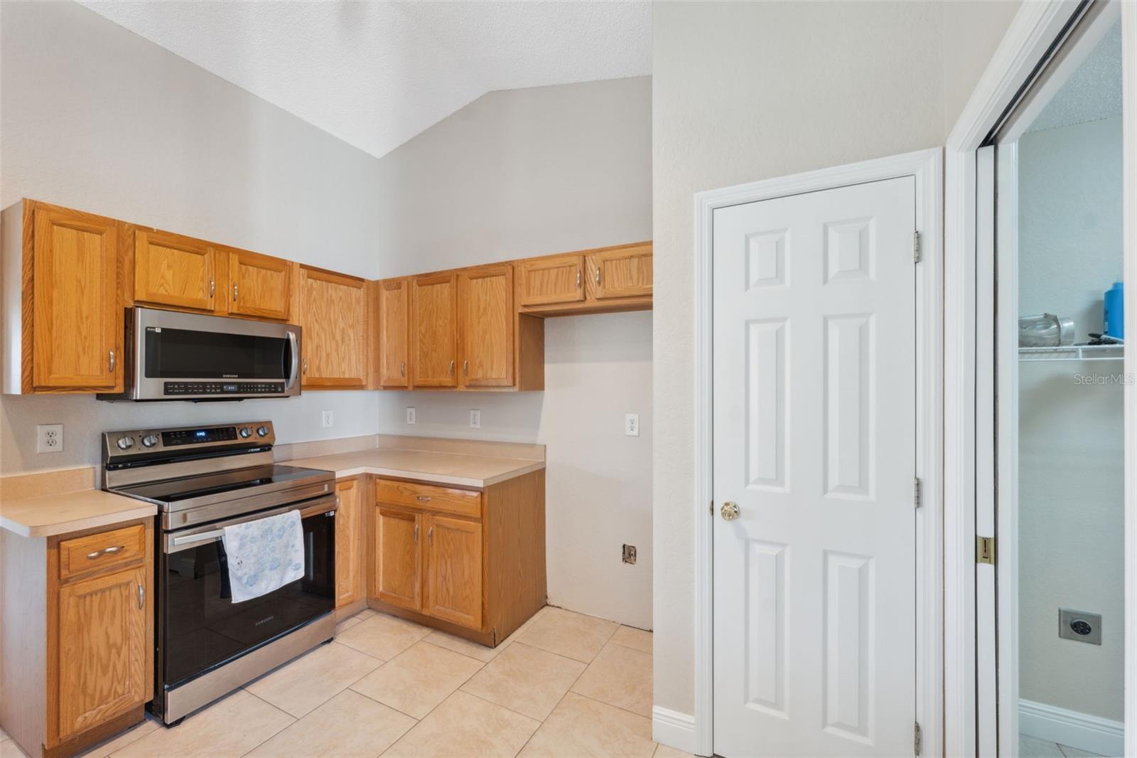 Listing photo id 52 for 3470 Cedar Crest Loop