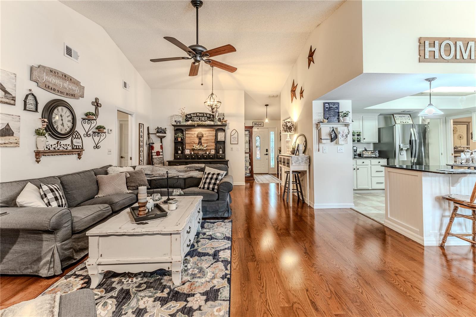 Listing photo id 9 for 4220 Riverwood Drive
