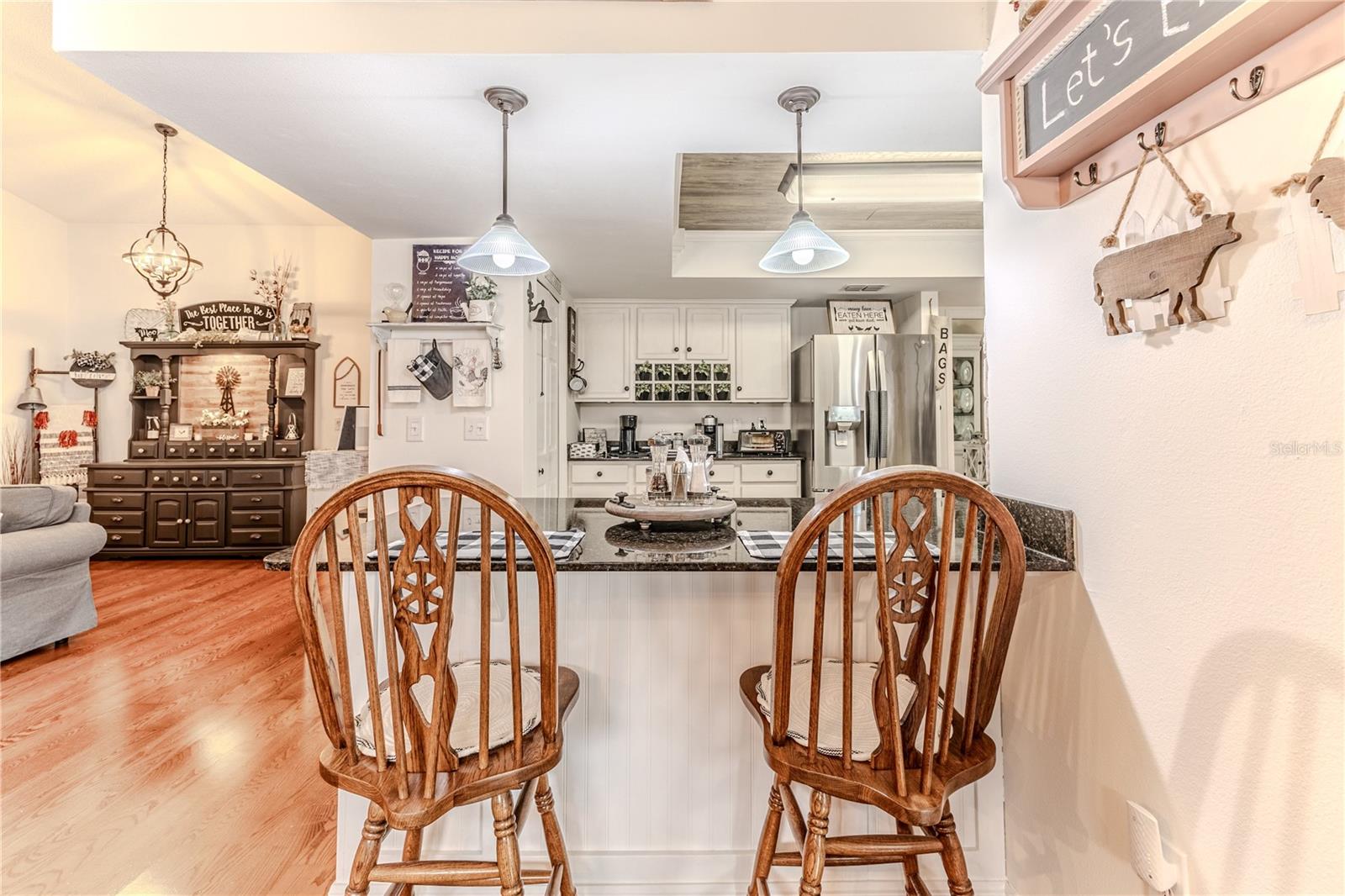 Listing photo id 13 for 4220 Riverwood Drive