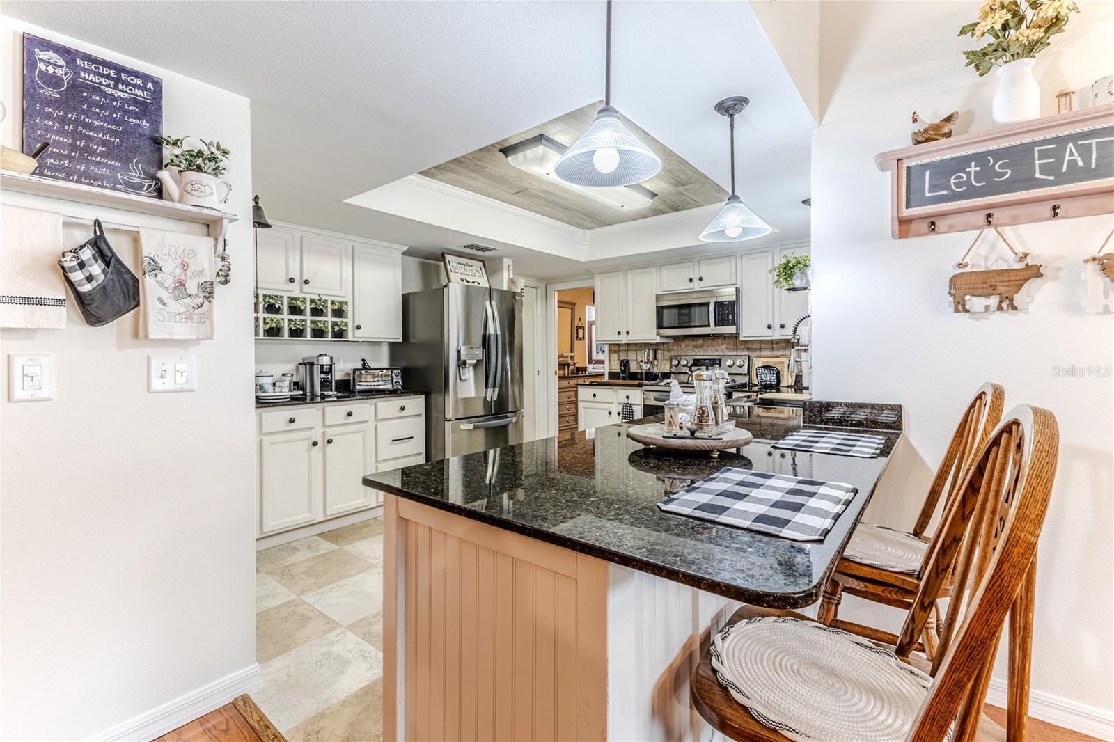 Listing photo id 14 for 4220 Riverwood Drive