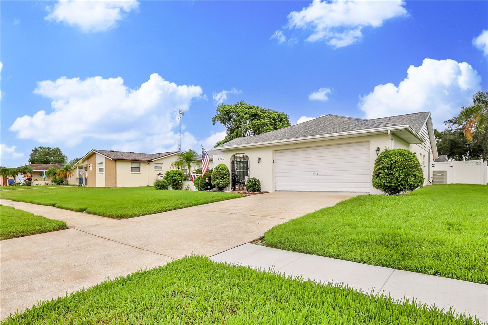 Listing photo id 0 for 4220 Riverwood Drive