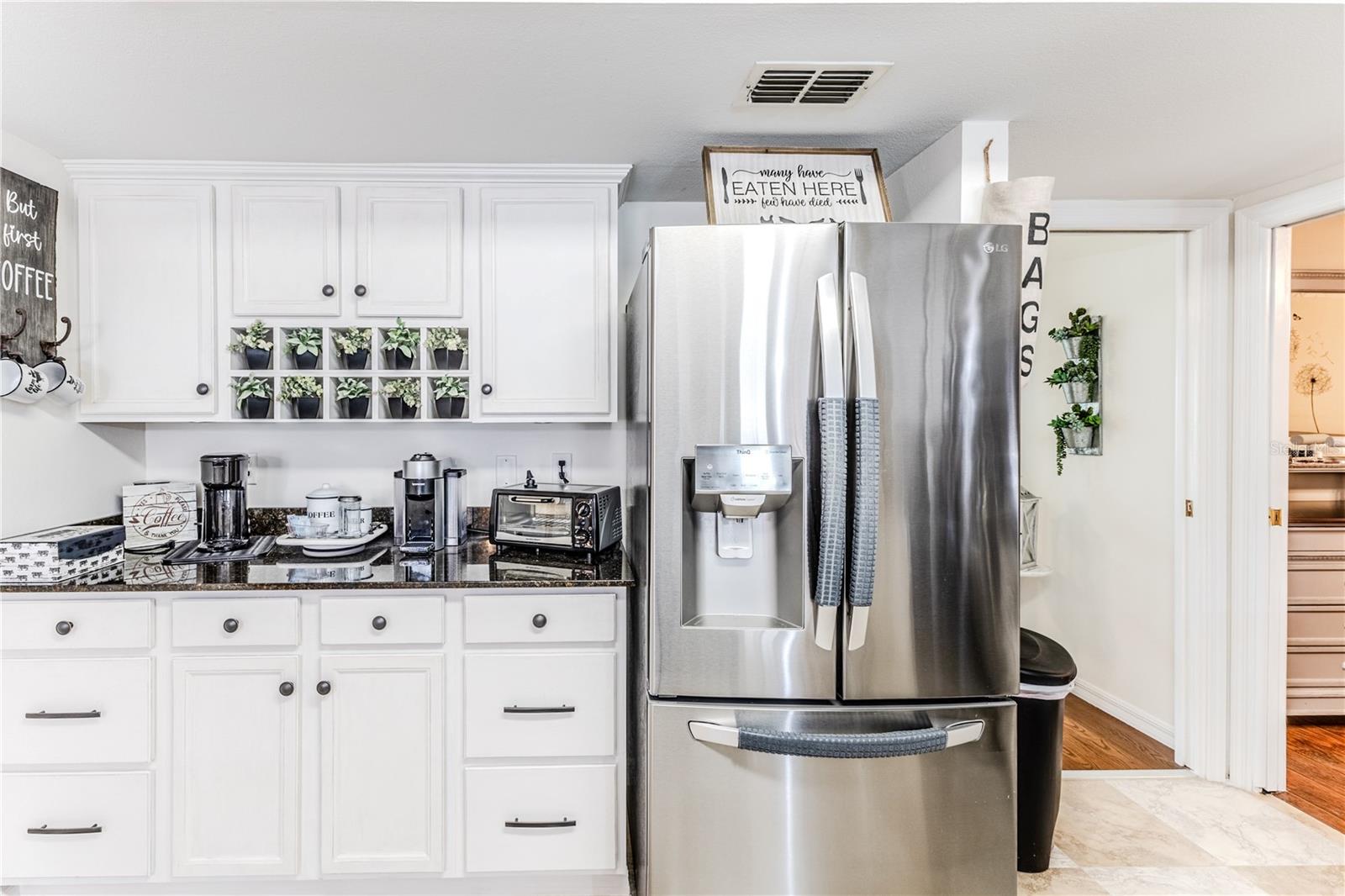 Listing photo id 20 for 4220 Riverwood Drive