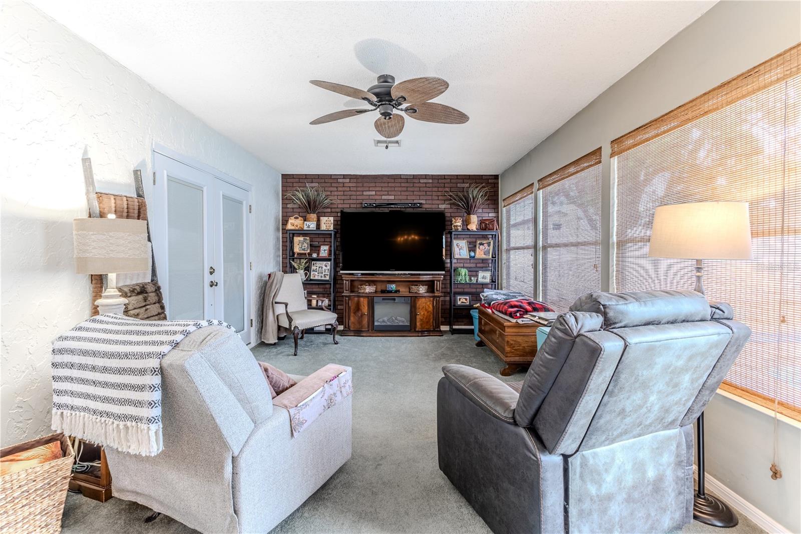 Listing photo id 22 for 4220 Riverwood Drive