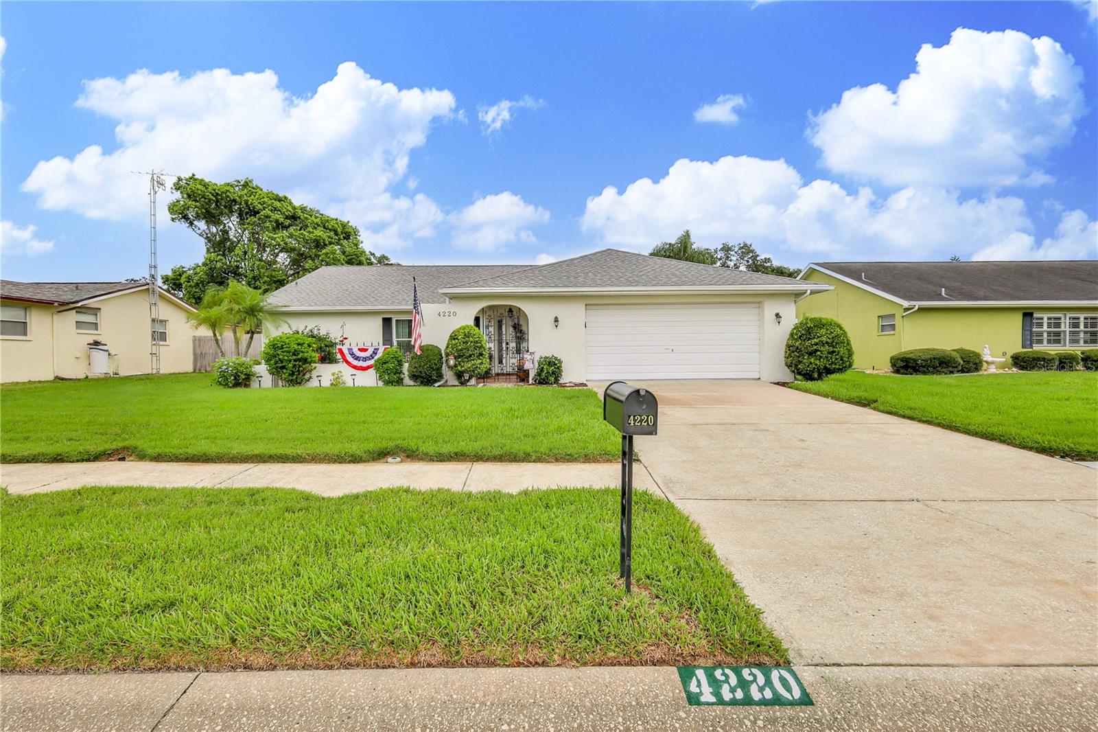 Listing photo id 1 for 4220 Riverwood Drive