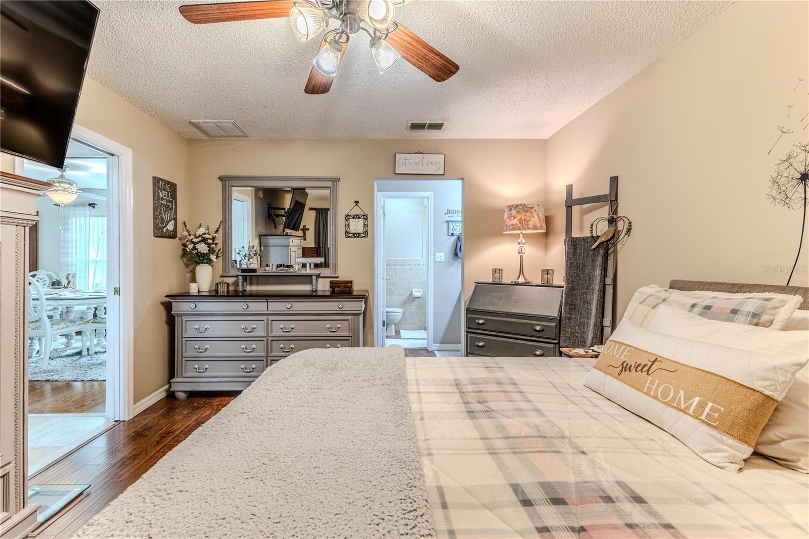 Listing photo id 28 for 4220 Riverwood Drive
