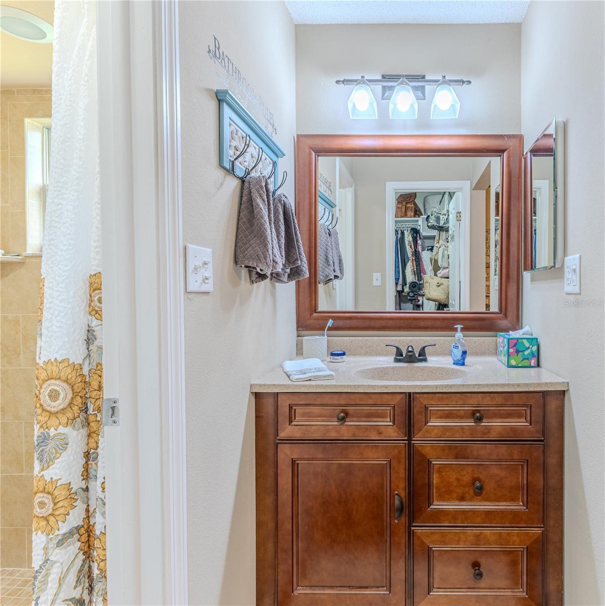 Listing photo id 30 for 4220 Riverwood Drive
