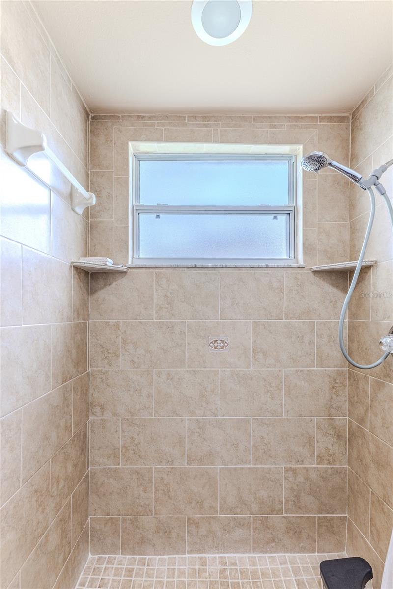 Listing photo id 31 for 4220 Riverwood Drive