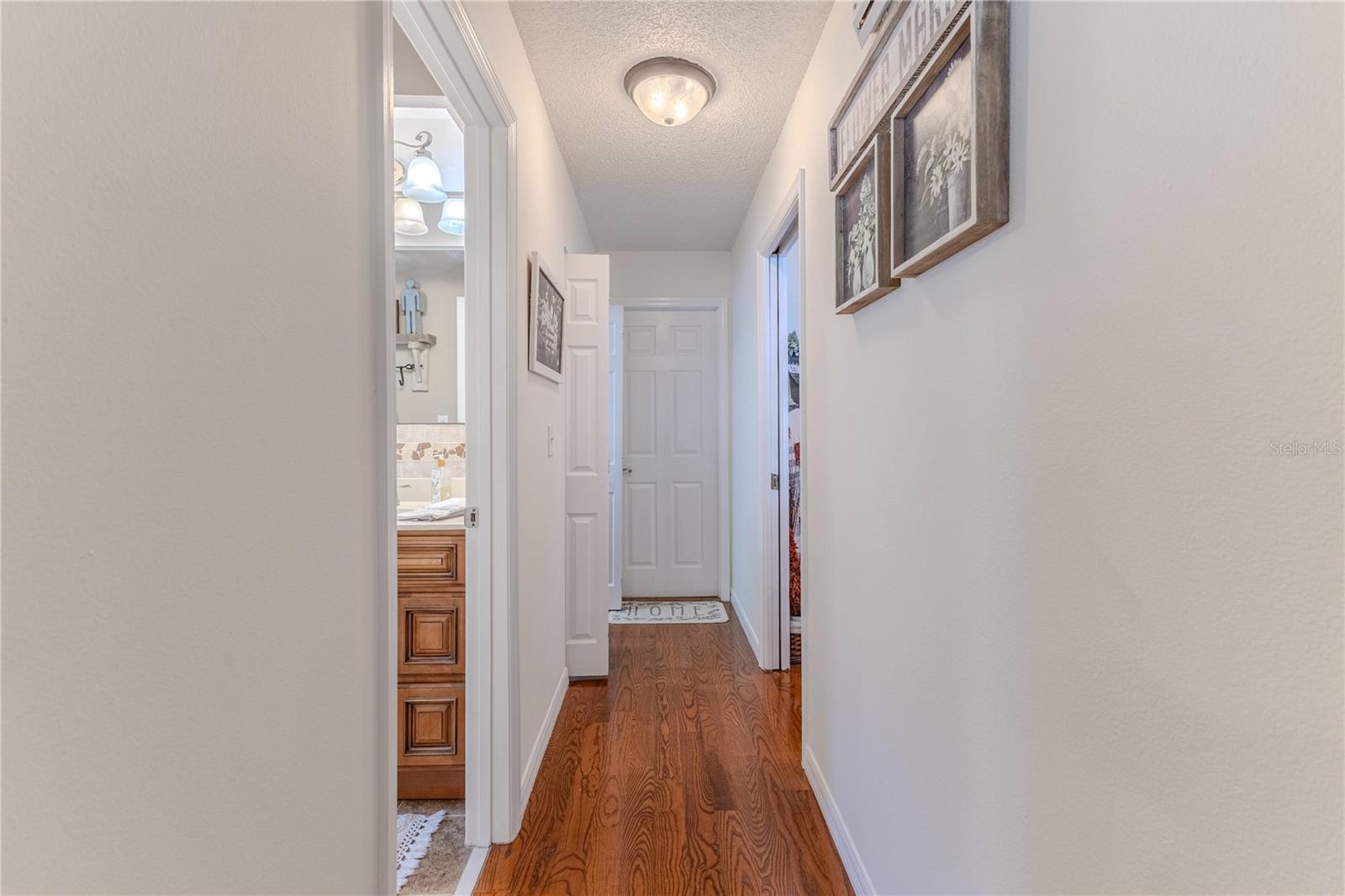 Listing photo id 33 for 4220 Riverwood Drive