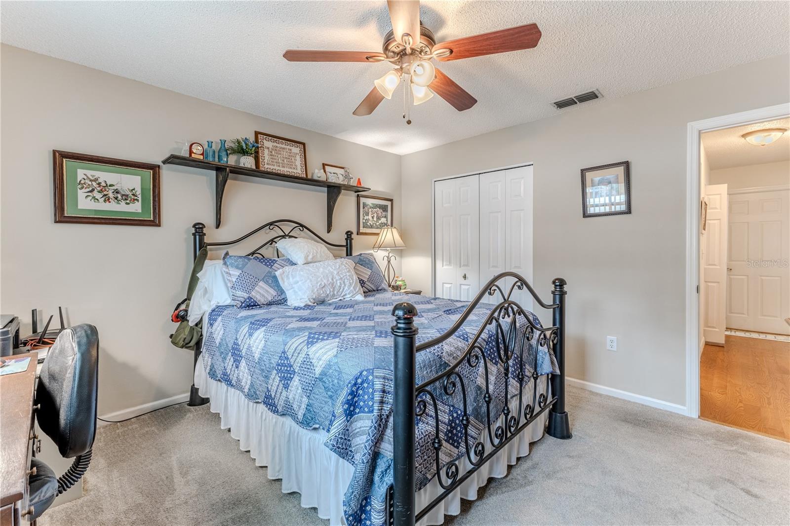 Listing photo id 35 for 4220 Riverwood Drive