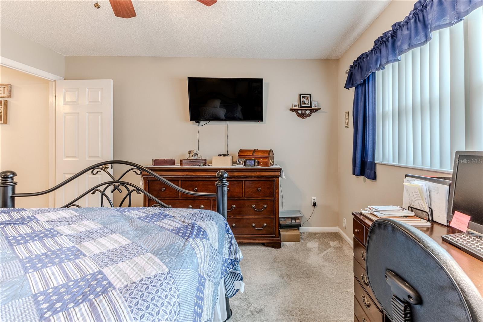 Listing photo id 36 for 4220 Riverwood Drive