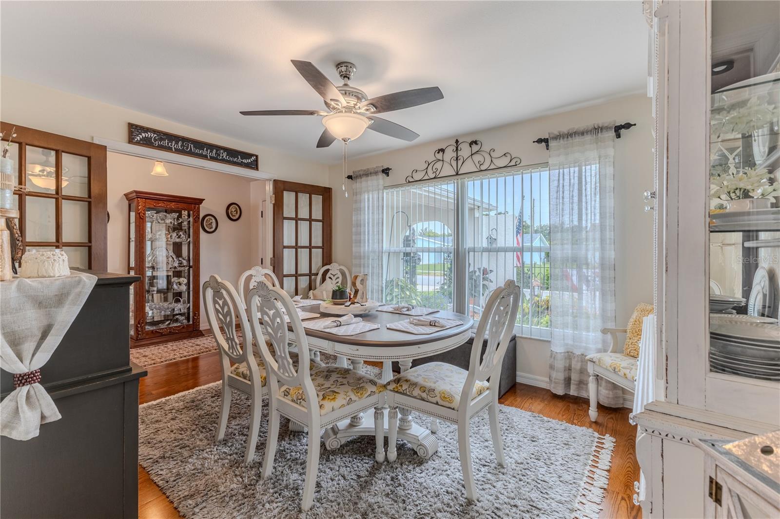 Listing photo id 39 for 4220 Riverwood Drive