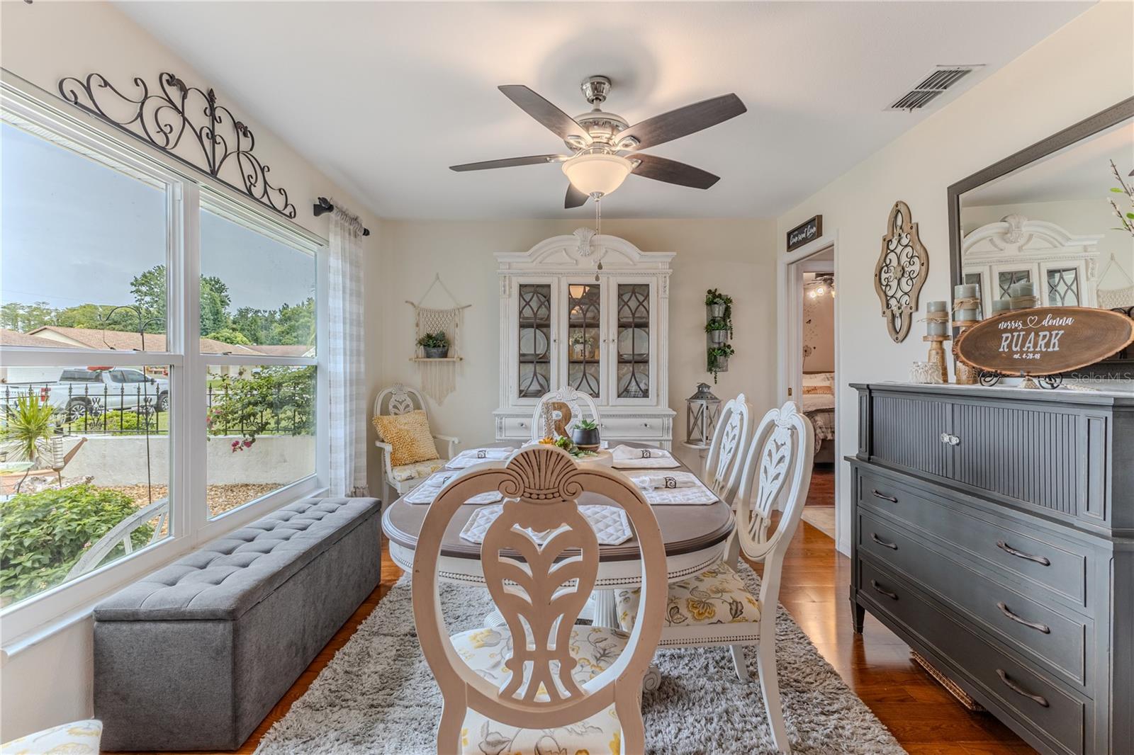 Listing photo id 41 for 4220 Riverwood Drive