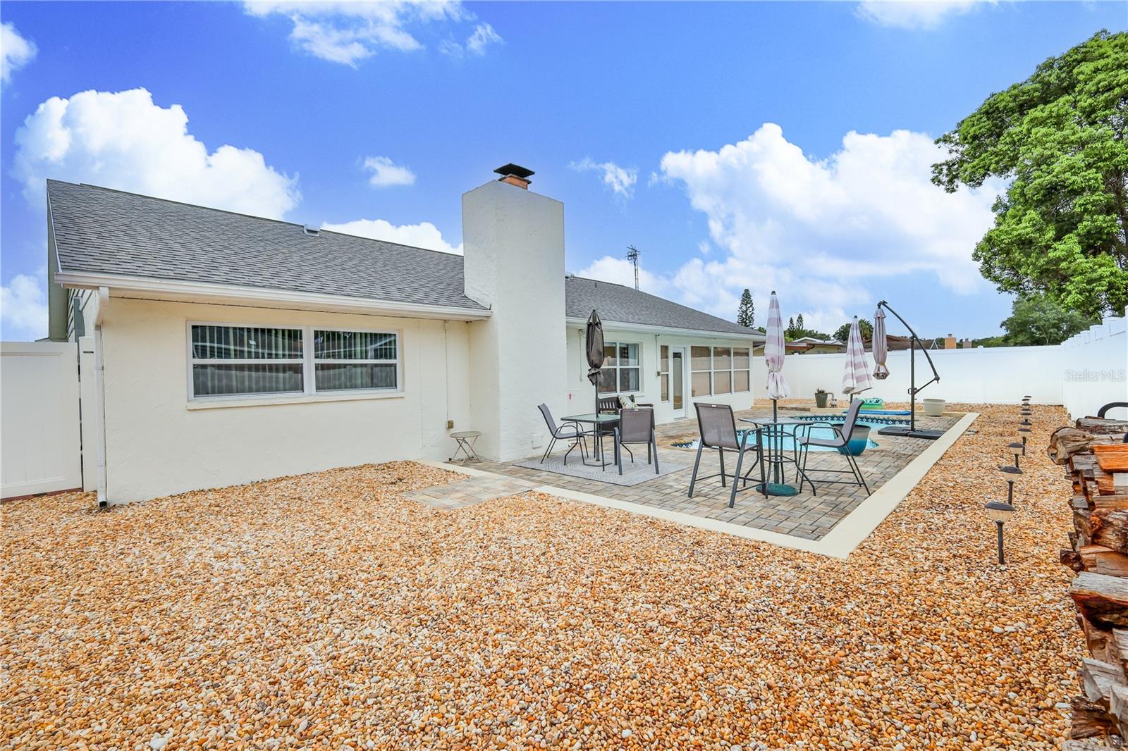 Listing photo id 48 for 4220 Riverwood Drive