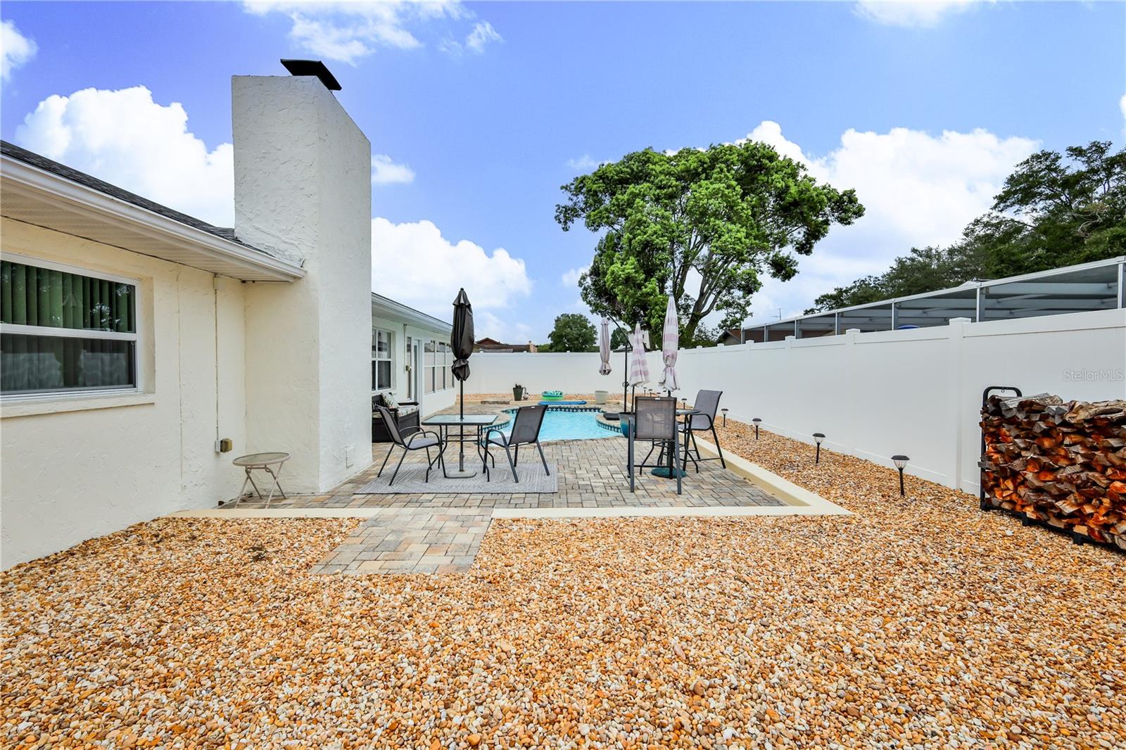 Listing photo id 49 for 4220 Riverwood Drive