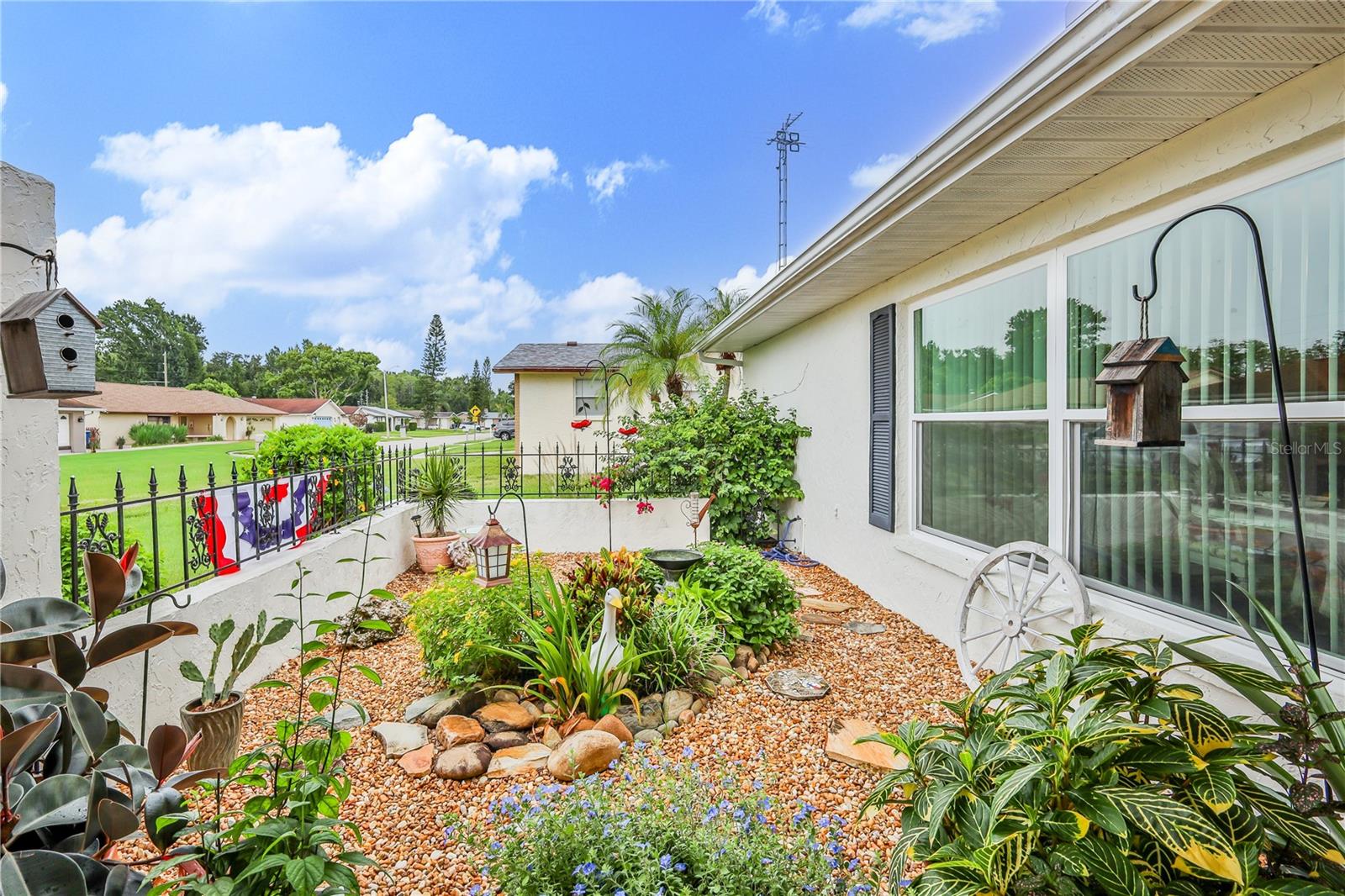 Listing photo id 5 for 4220 Riverwood Drive