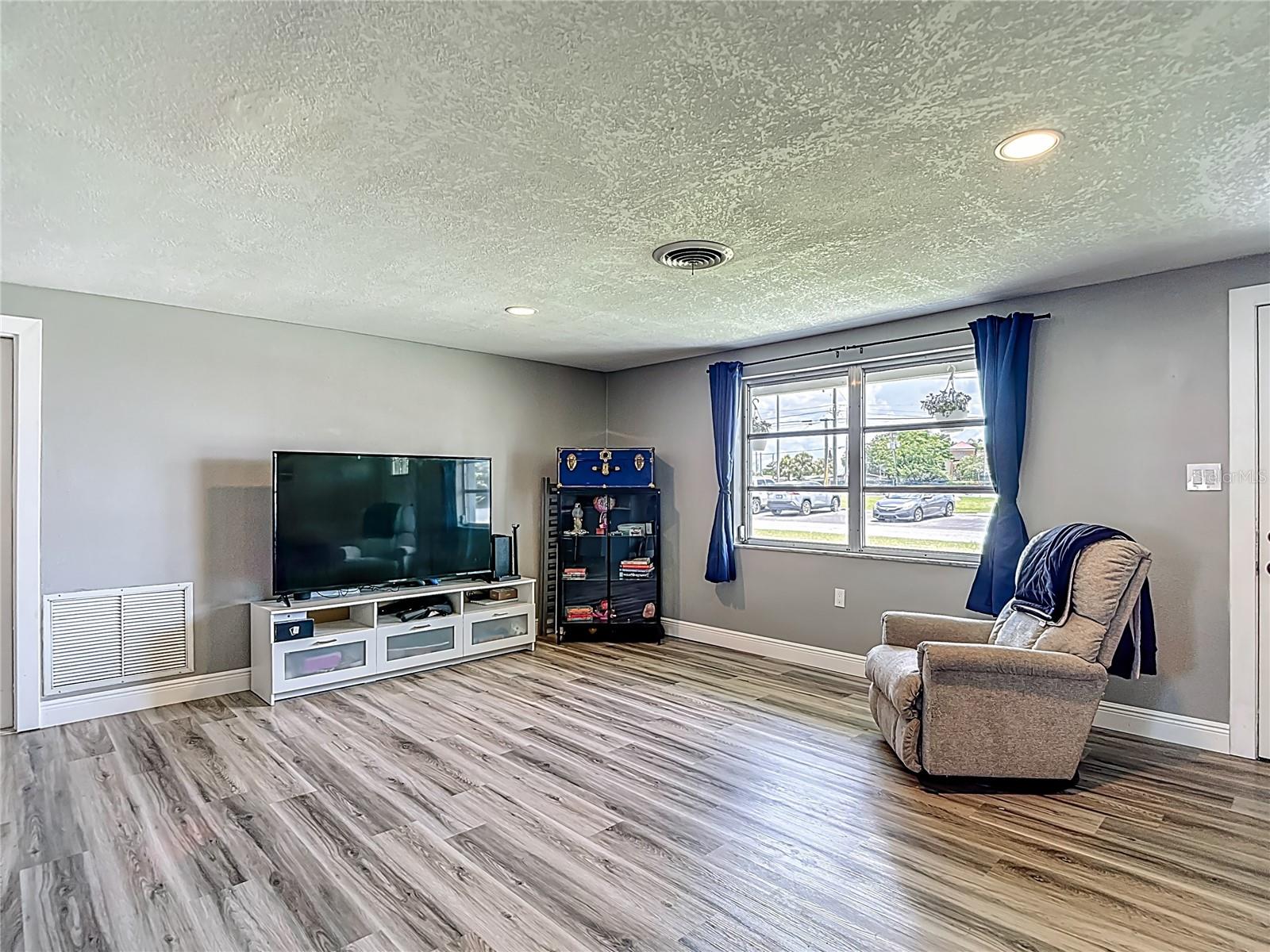Image 12 of 53 For 10905 Scenic Drive