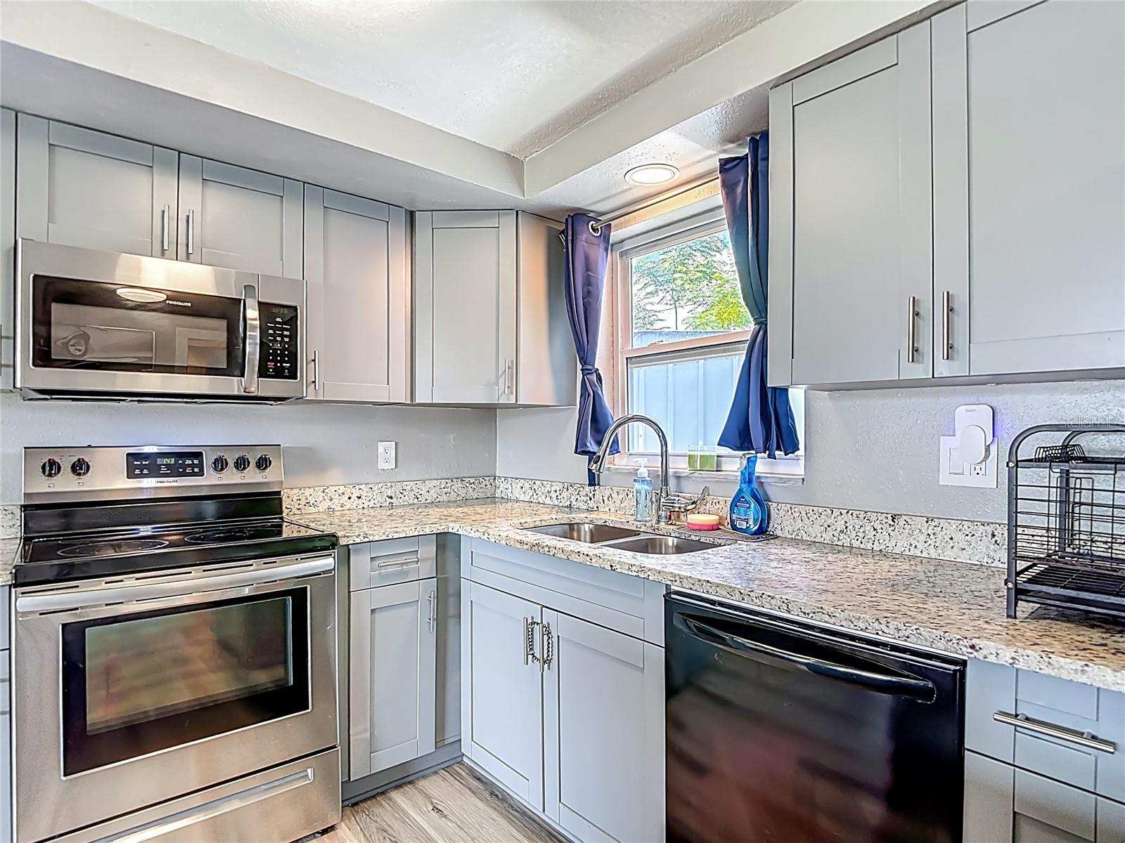 Image 18 of 53 For 10905 Scenic Drive