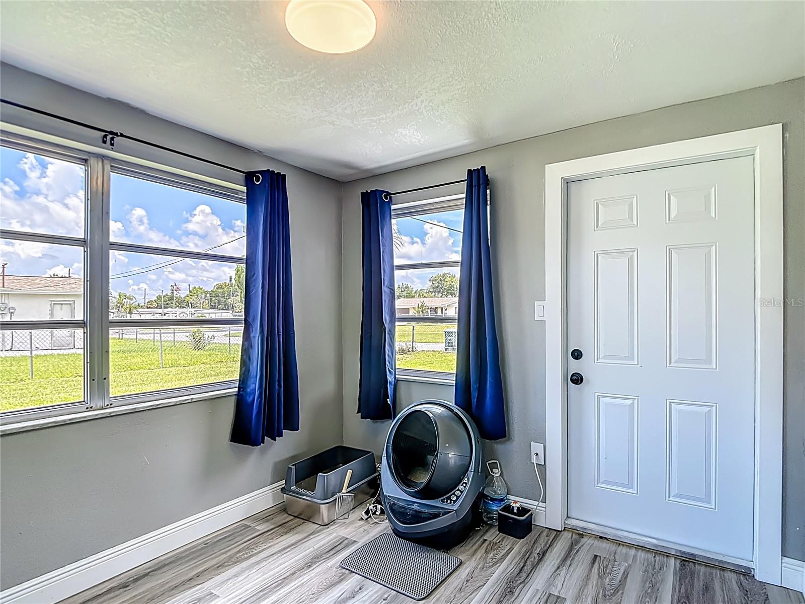 Image 37 of 53 For 10905 Scenic Drive