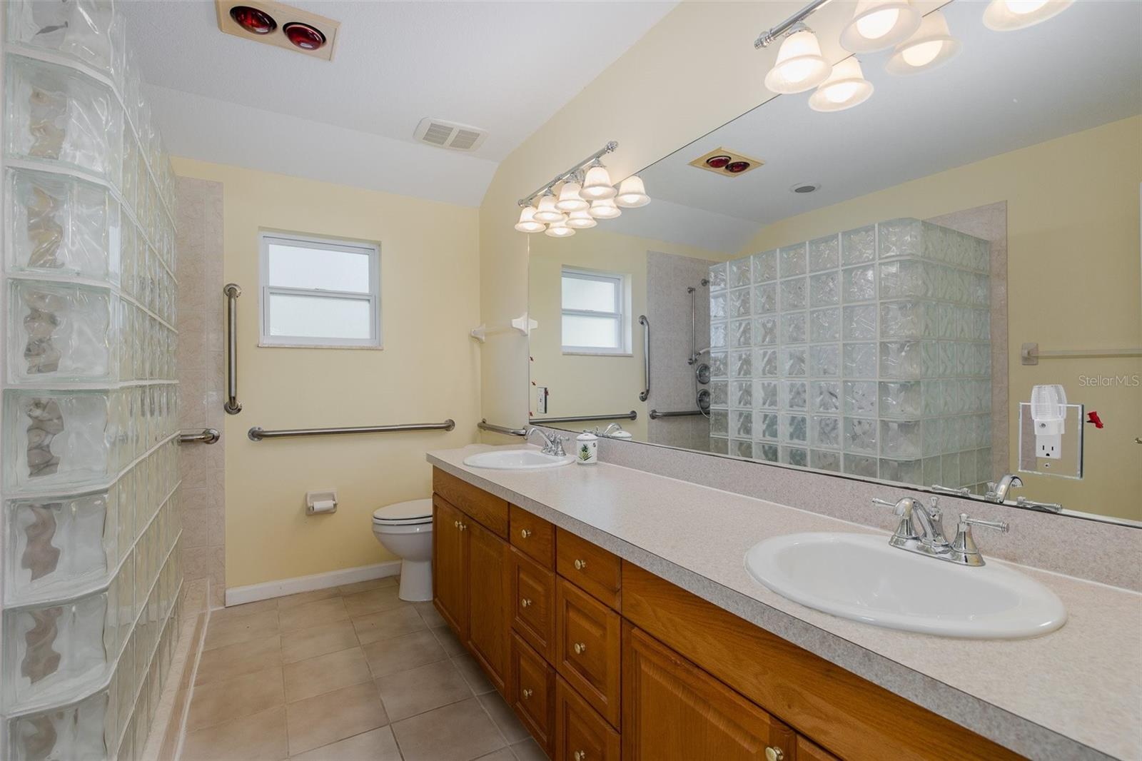 Image 33 of 53 For 2020 Cove Court
