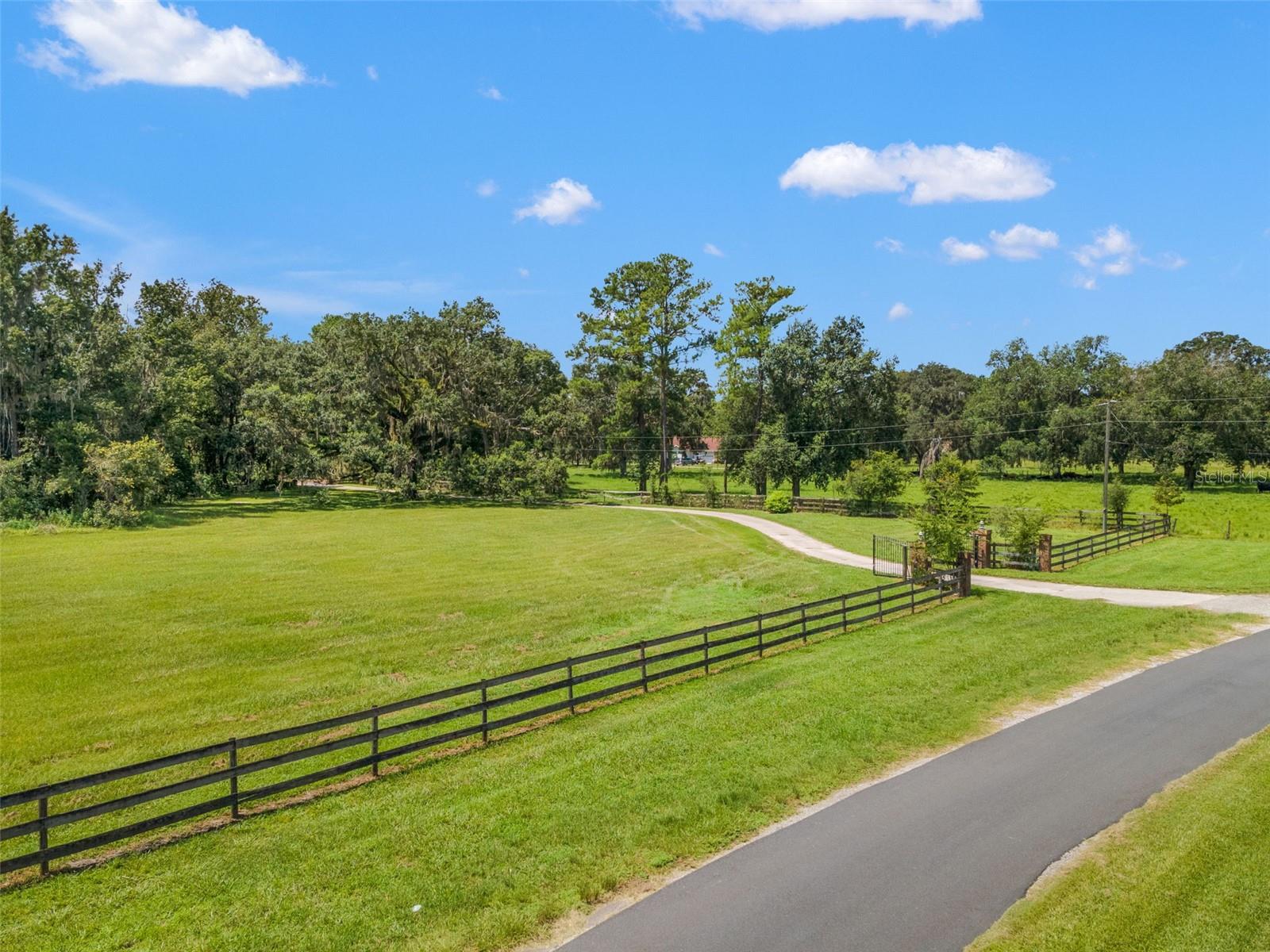 Listing photo id 11 for 22332 Mizell Road