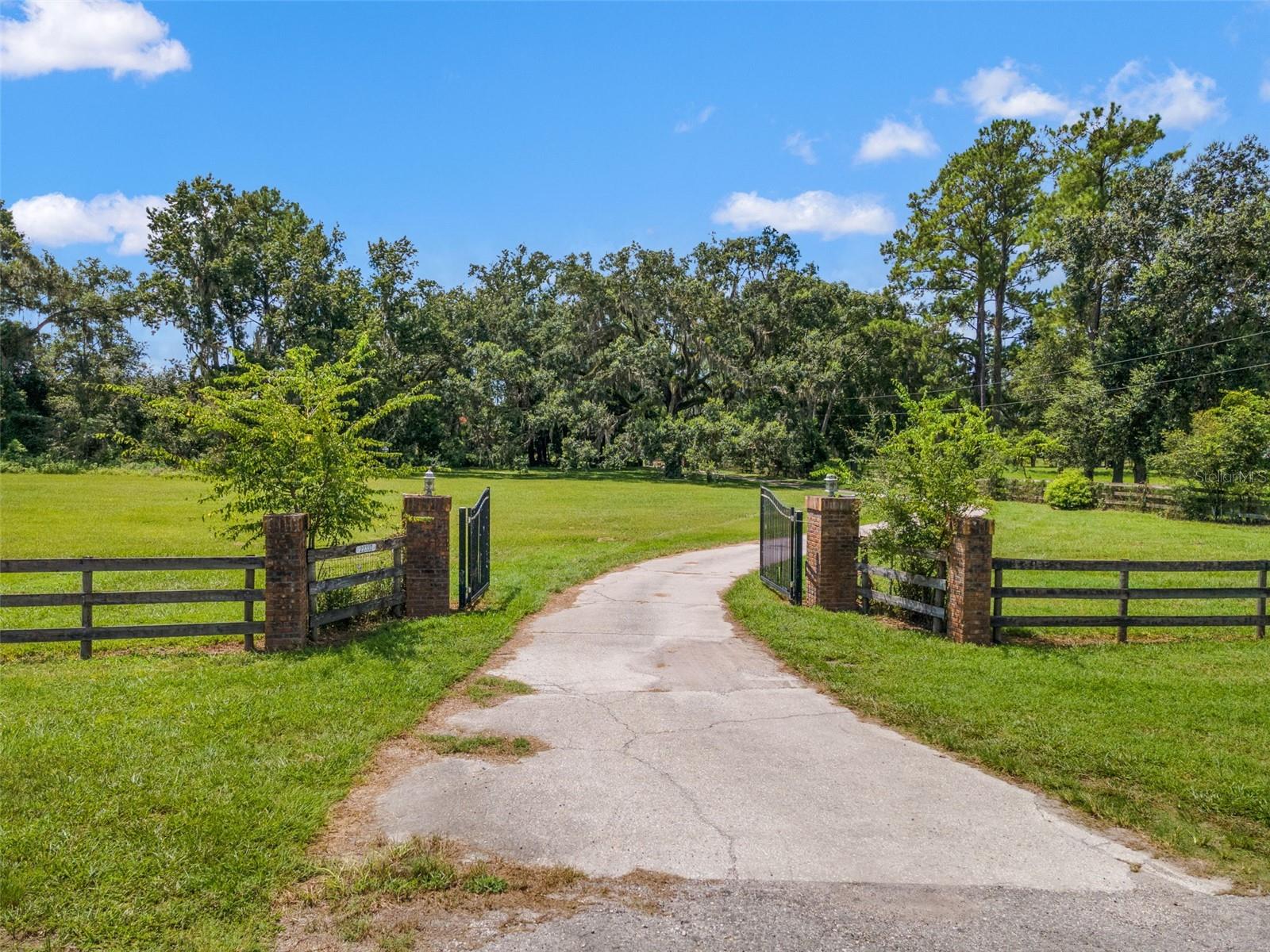 Listing photo id 12 for 22332 Mizell Road
