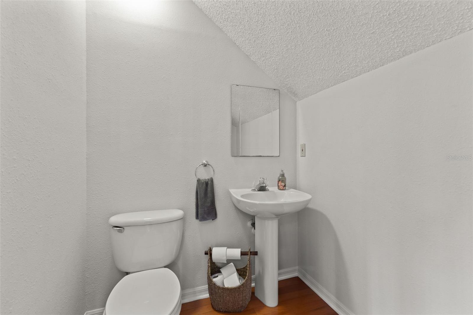 Listing photo id 17 for 22332 Mizell Road