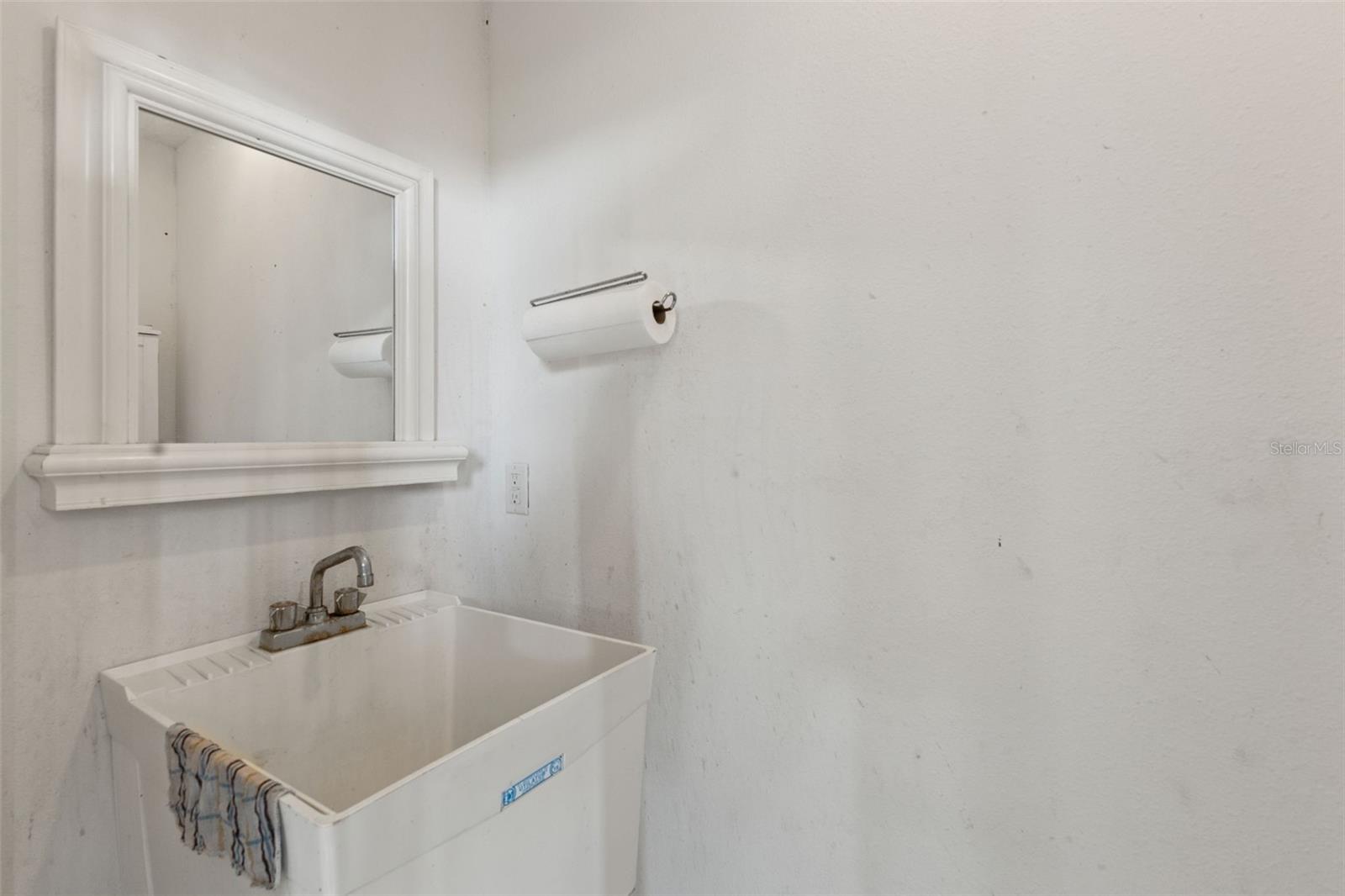 Listing photo id 70 for 22332 Mizell Road