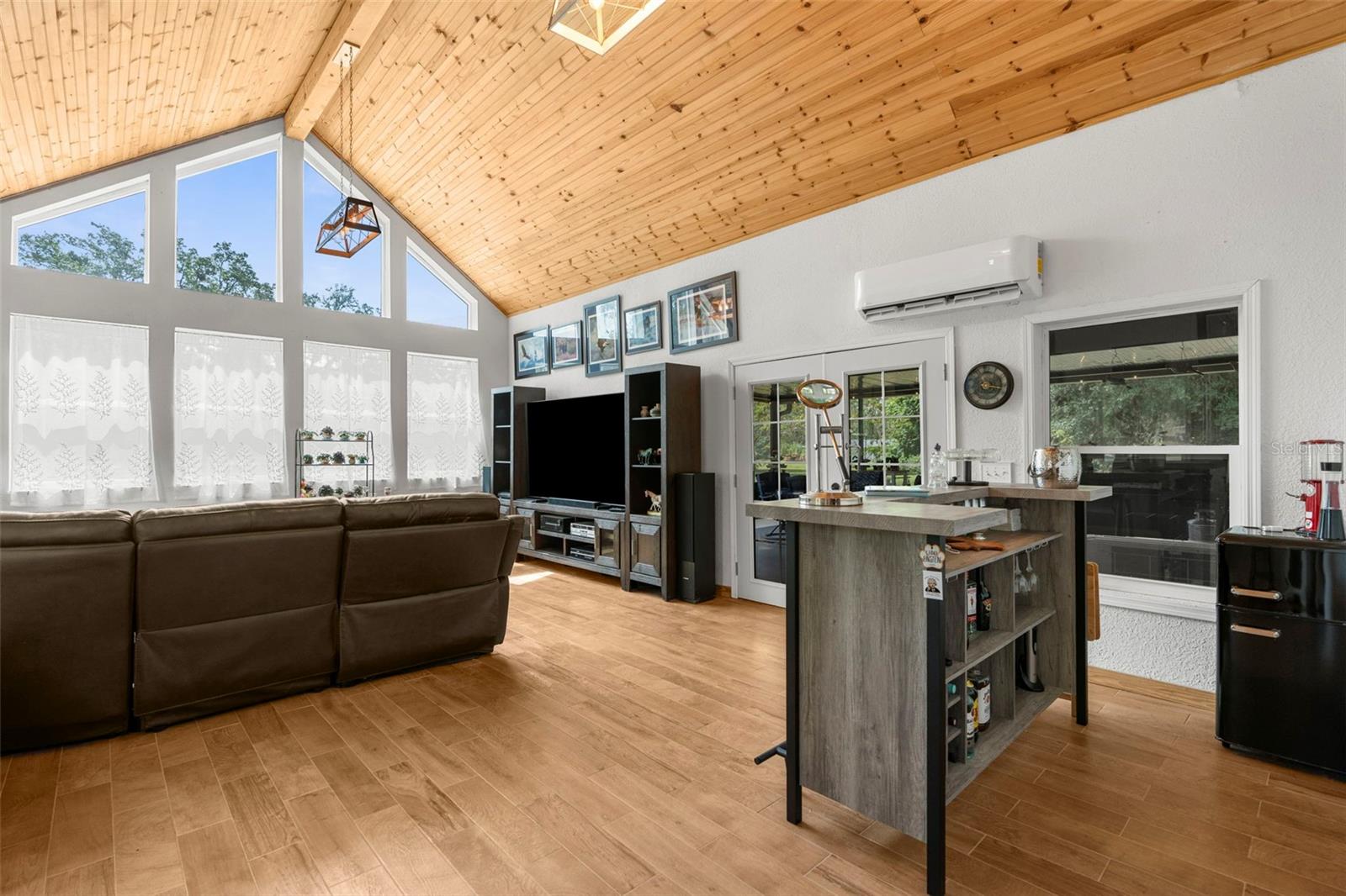Image 18 of 56 For 11094 51st Drive