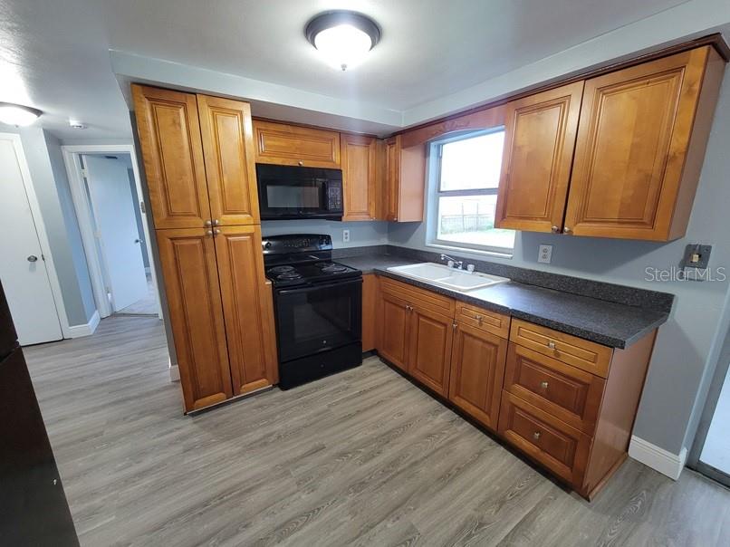Image 6 of 14 For 3225 Jarvis Street