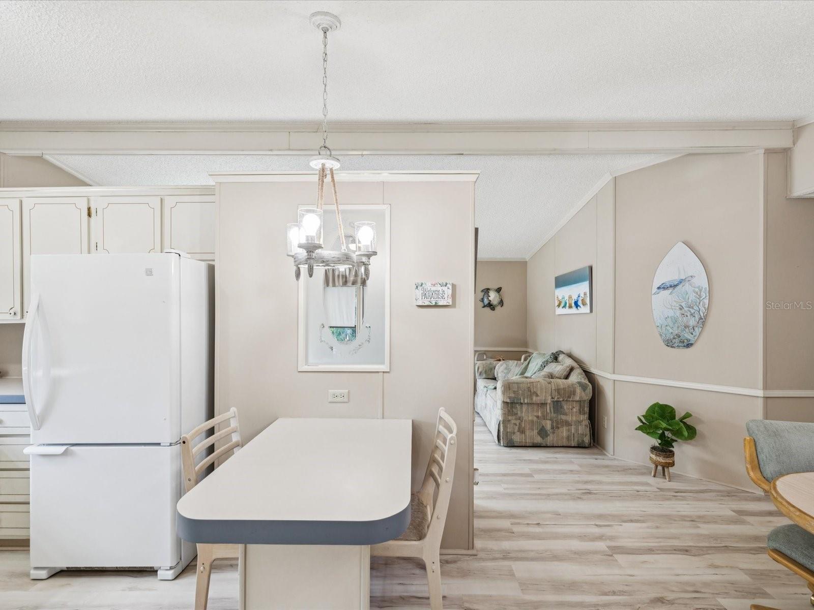 Listing photo id 9 for 6325 Sebring Street