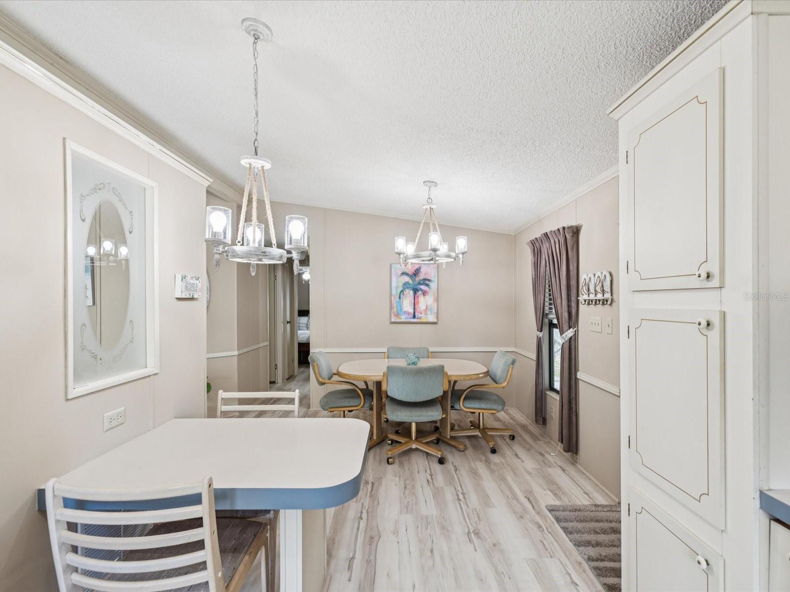 Listing photo id 14 for 6325 Sebring Street